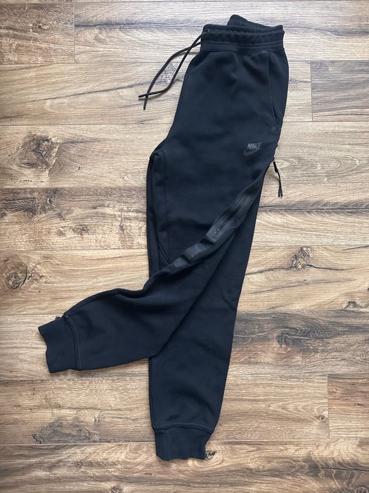 Дамско спортно долнище Nike tech fleece