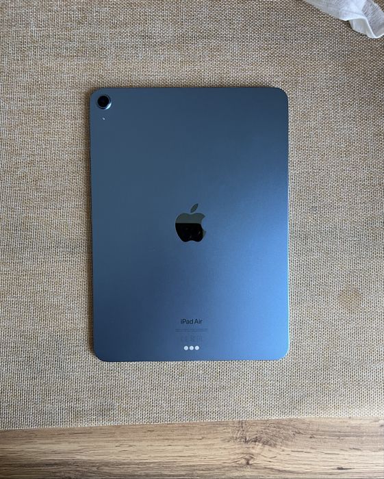 Продам apple ipad air 2022