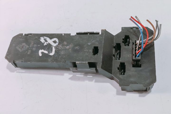 Soclu  Stop Stanga  3B9945257 Volkswagen VW Passat B5