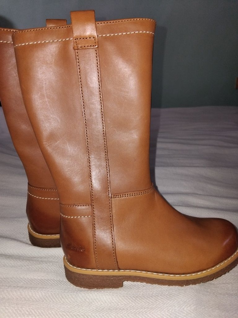Нови детски ботуши от естествена кожа Clarks