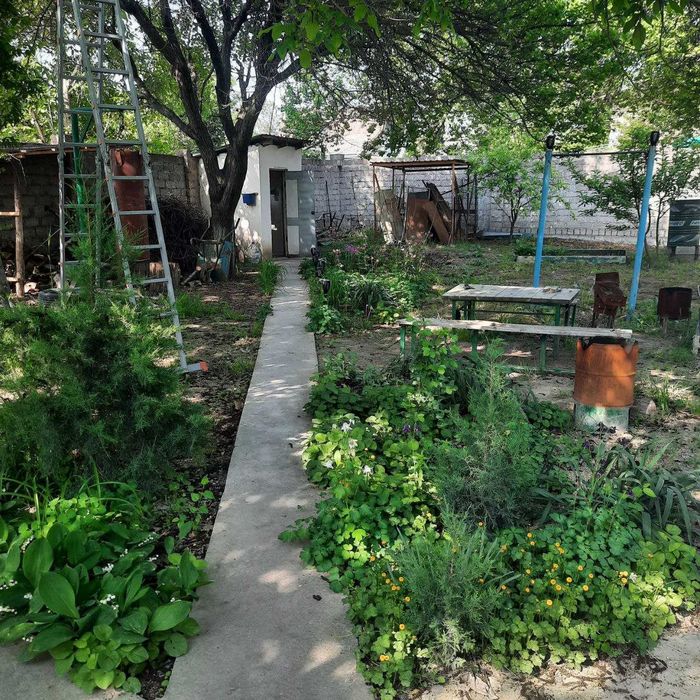 Продаётся дача с баней, двумя домами и бассейном