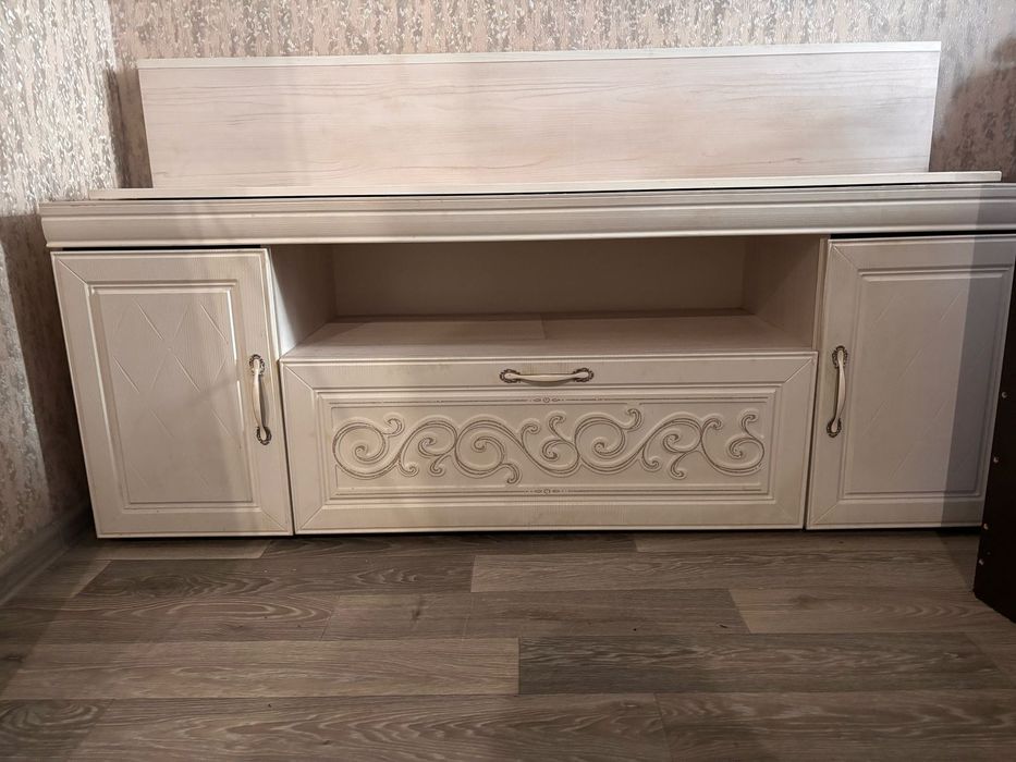 Продам тумбу с полкой