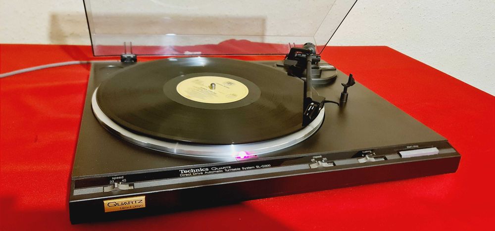 Technics SL-Q300 Direct-Drive Full Automatic Turntable System