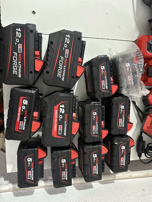 Acumulatori baterii Milwaukee/ Forge perfecta stare