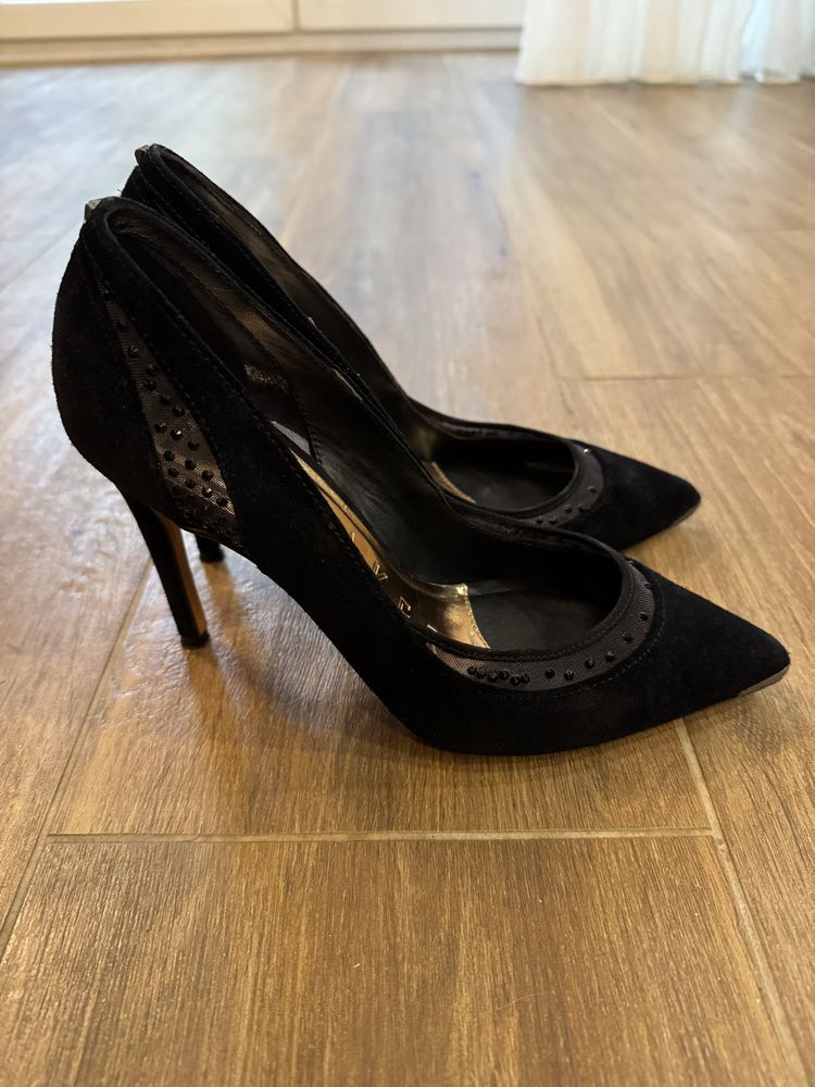 Черни токчета Ted Baker