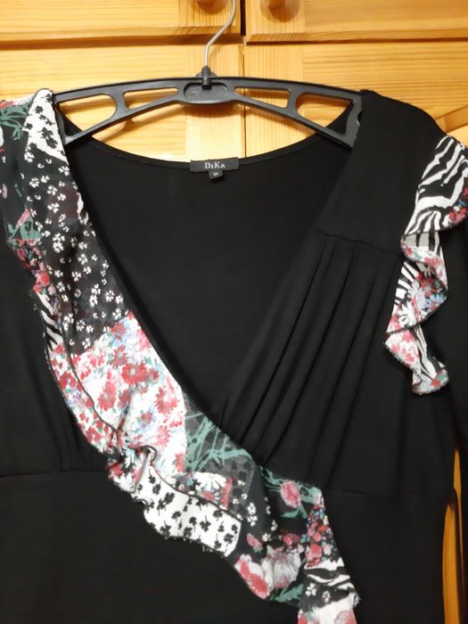 Разкошна Рокля на DIKA! Красива и Стилна! НОВА! Пролет/Есен! р/р М