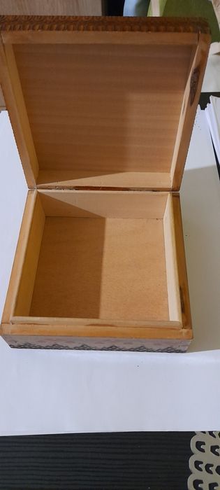 Старинна дървена кутия