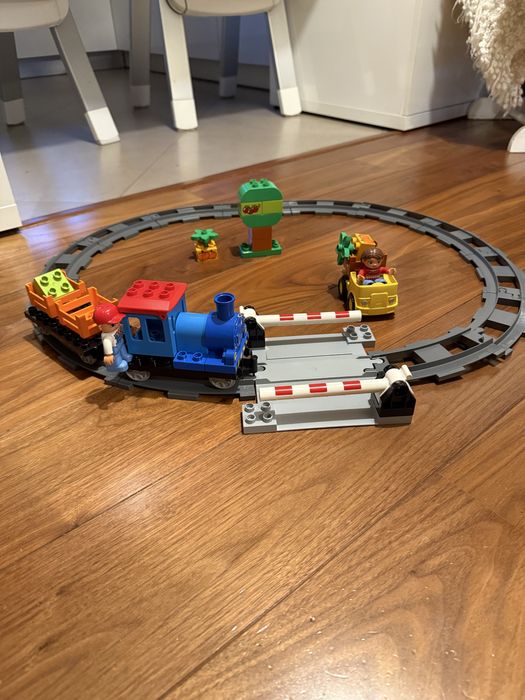 Lego Duplo tren și mașină