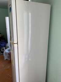 холодильник в хорошем состоянии, самсунг, двухкамерный