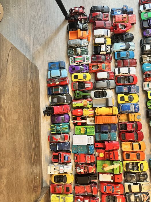 Masinute matchbox , majorette , welly etc