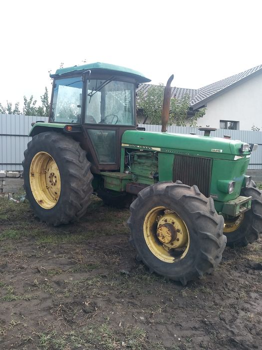 Vând John Deere 3040