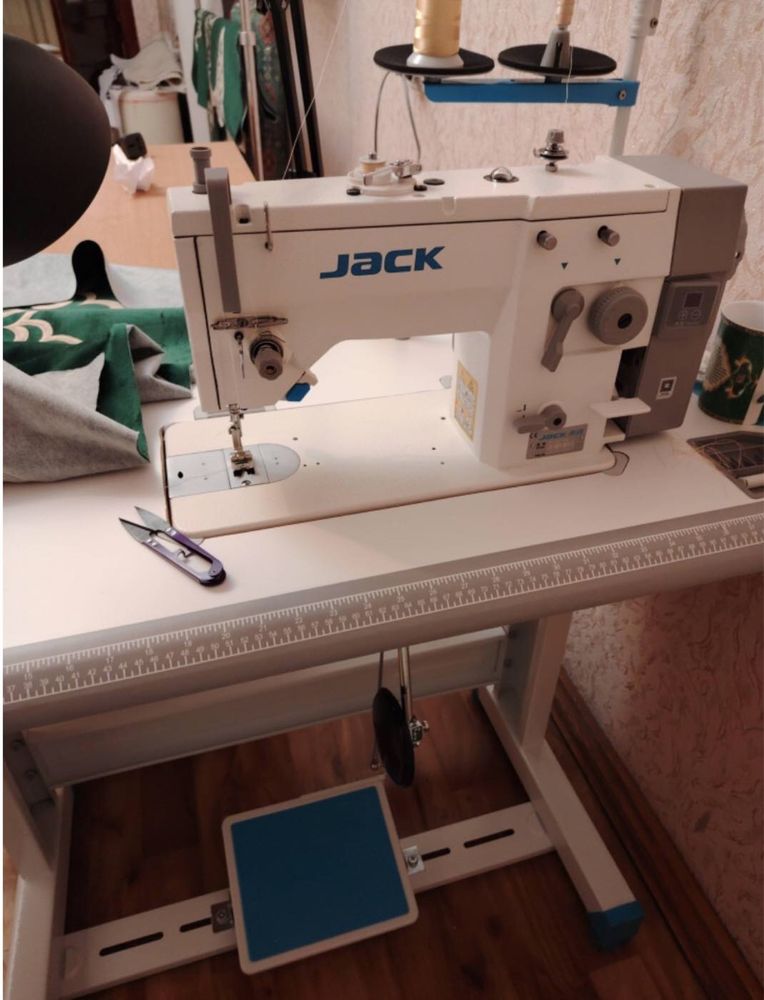 Продам швейную машину JACK