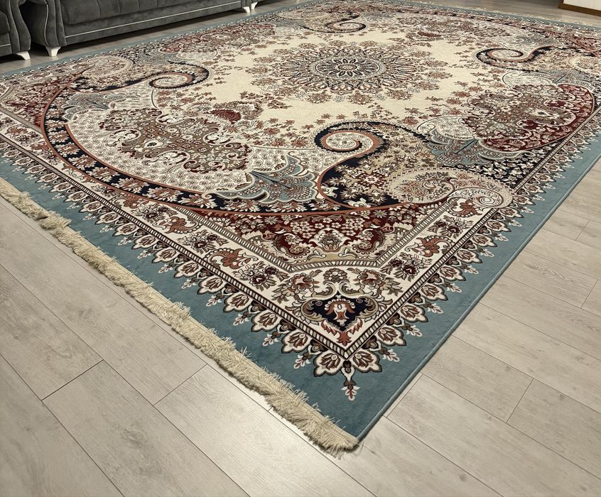 Продам ковер (почти новый)