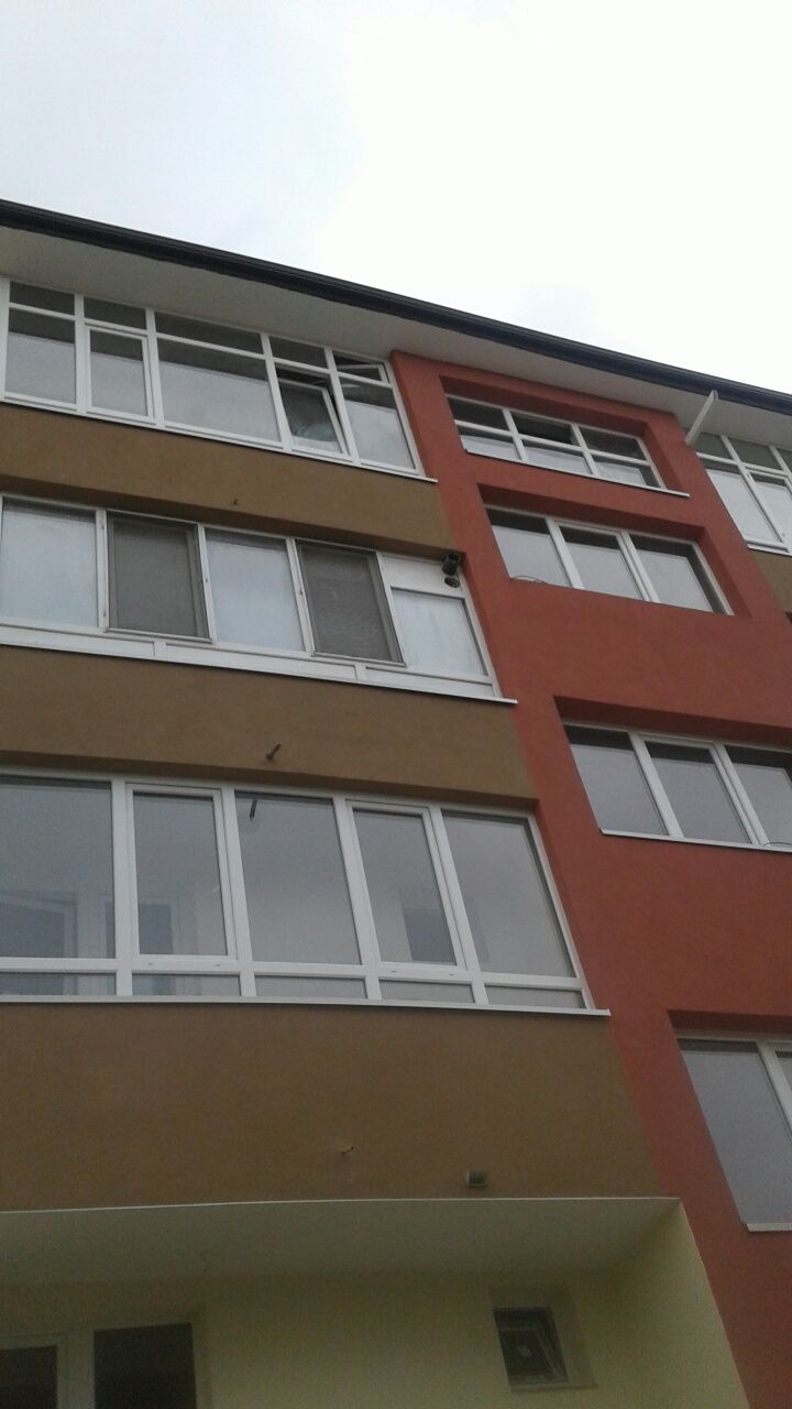 Продавам заменям тристаен апартамент в центъра на Ботевград пресно сан