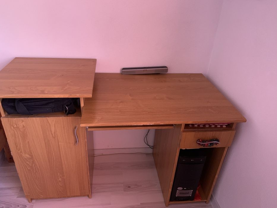 birou de lemn.