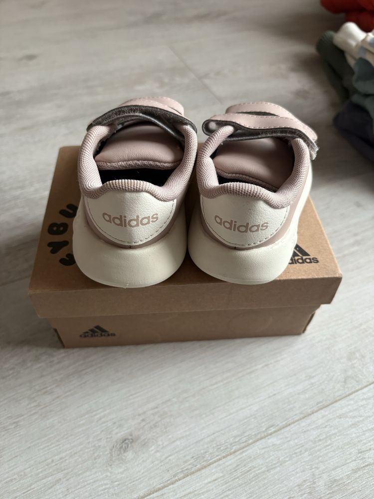 Обувки adidas i nike