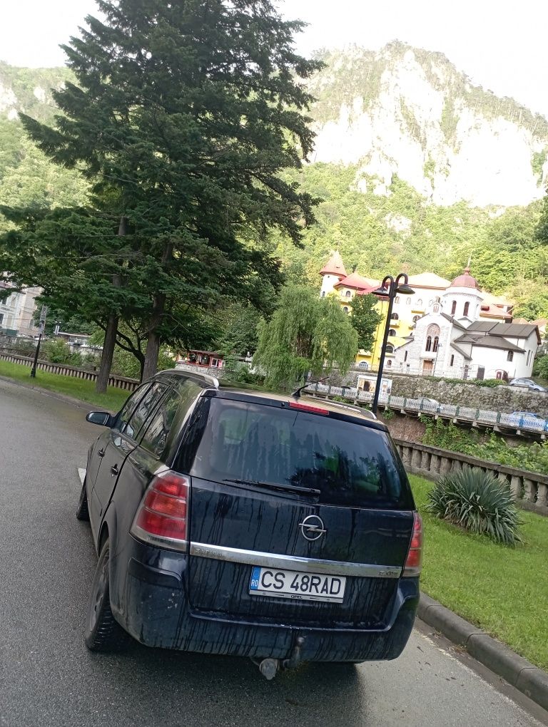 Vând Opel Zafira