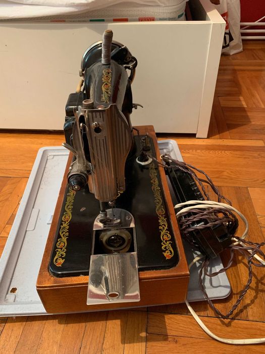 Masina cusut electrica ruseasca tip Singer, aproape noua!!!