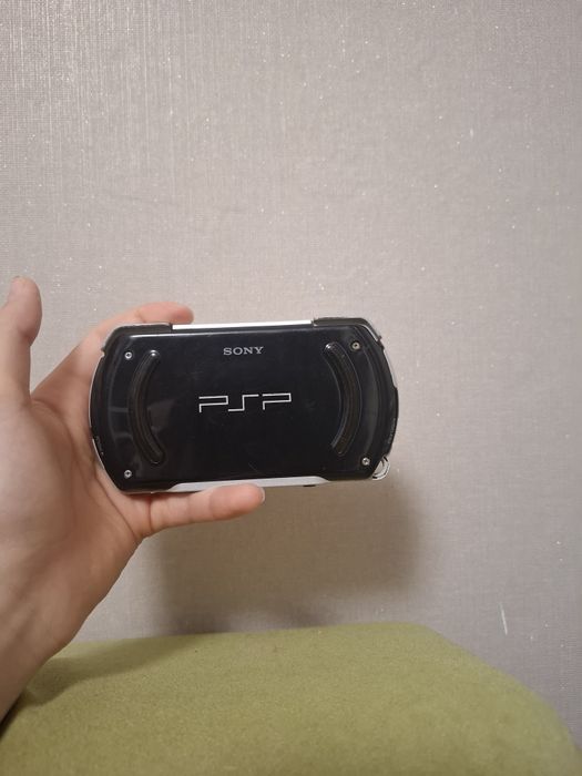 Продам PSP GO торг есть