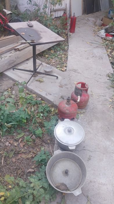 Продаётся стол хороший.