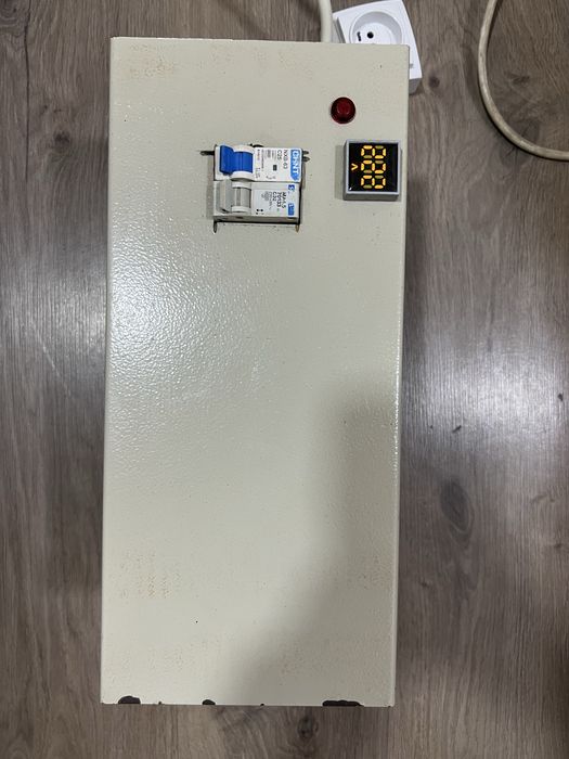 Продам однофазный стабилизатор / напряжение 5кВт б/у в рабочем состоян