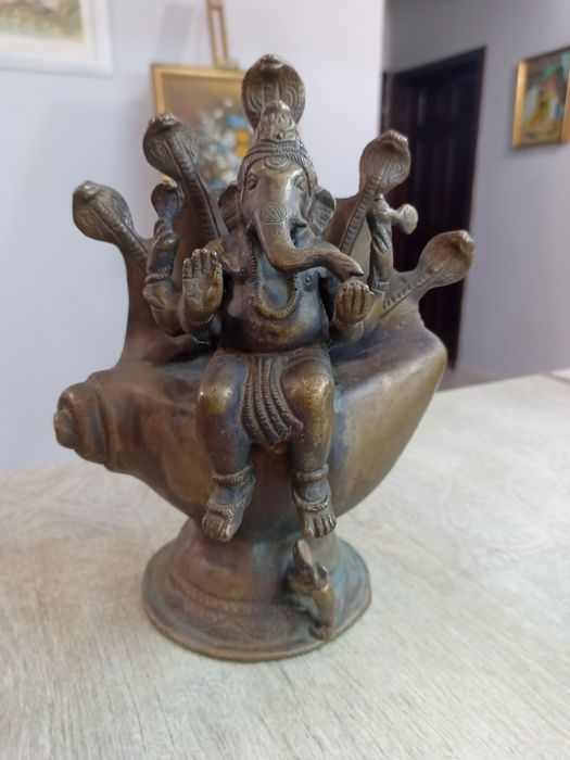 Антична Бронзова Статуетка на Ганеша върху Свещена Раковина (Шанкха) –