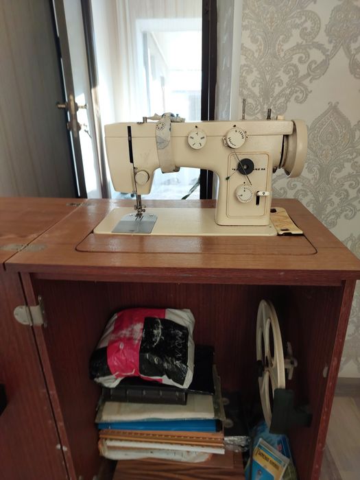 Продаётся швейная машина.