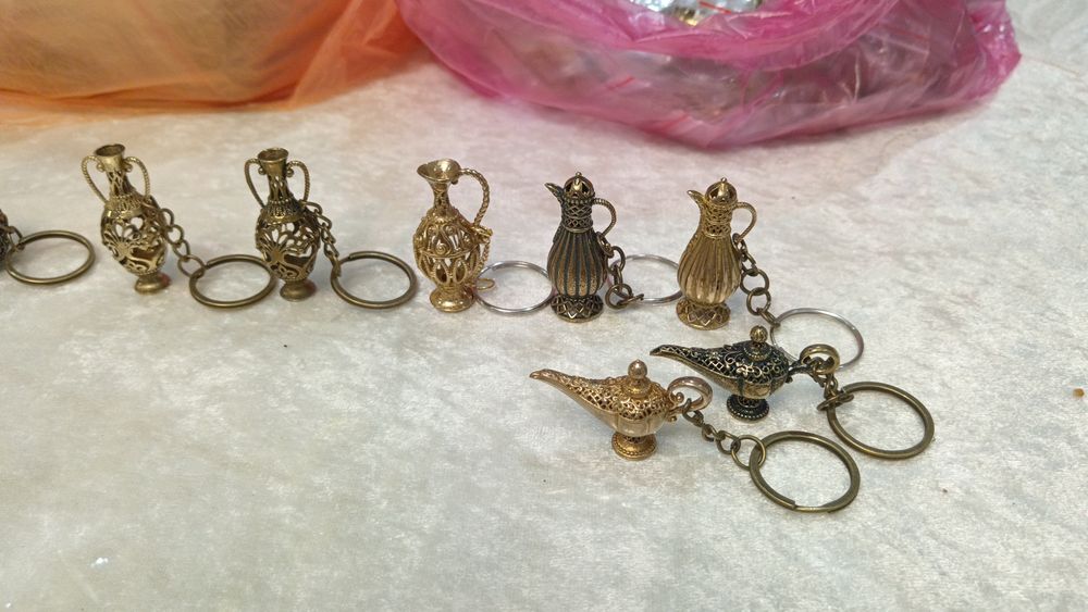 Latundan suvenirlar.