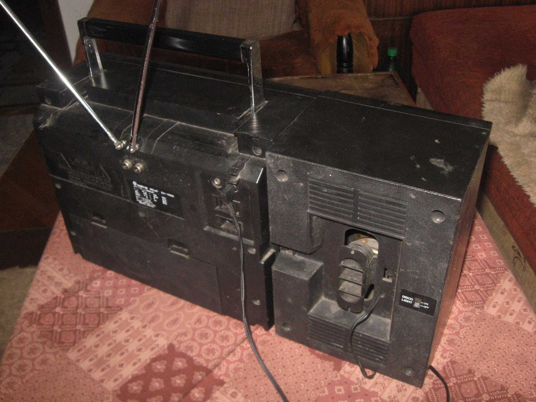 ЕВТИН радио касетофон с  колонка
