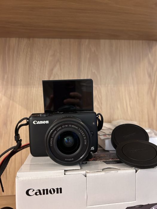 Фотоапарат Canon EOS M10