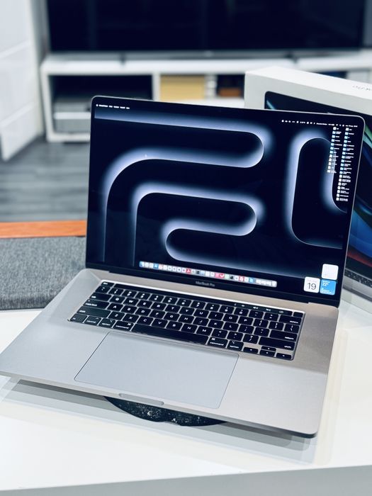 MacBook Pro 16” 2019 – i9 / 32GB RAM / Radeon 8GB