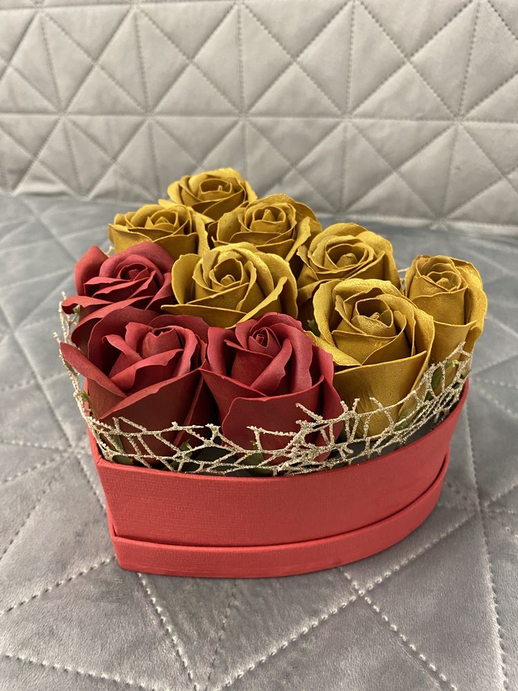 Aranjamente florale (cutii cu trandafiri din săpun)