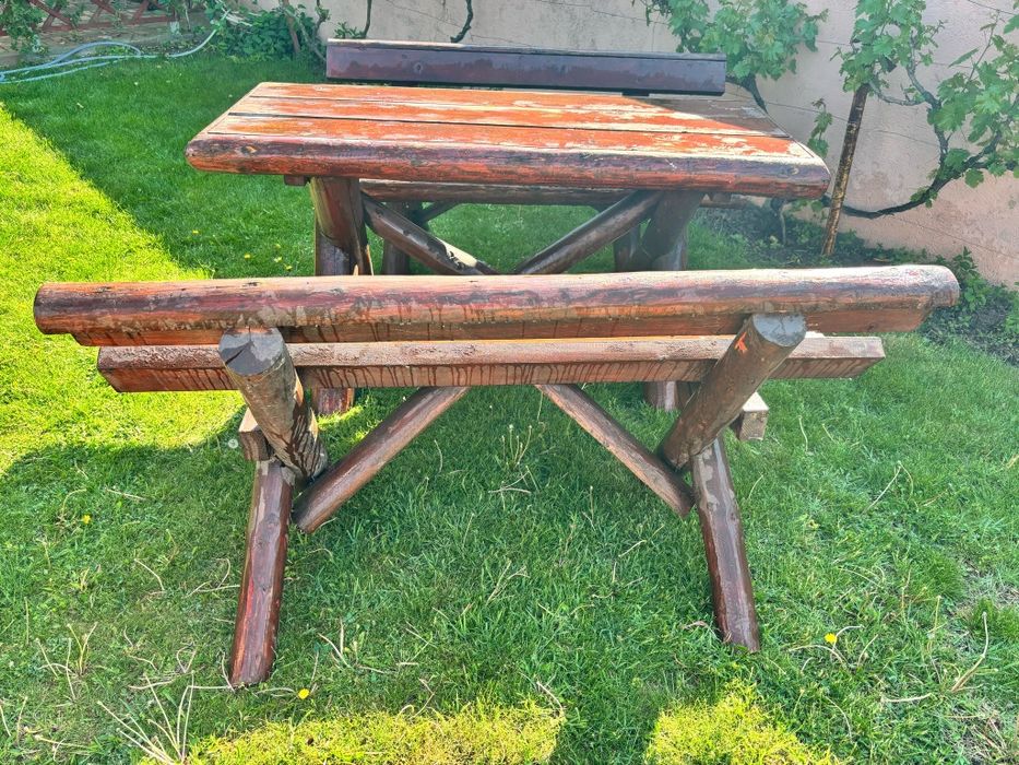 Vand mobilier curte set masa cu banci lemn

---