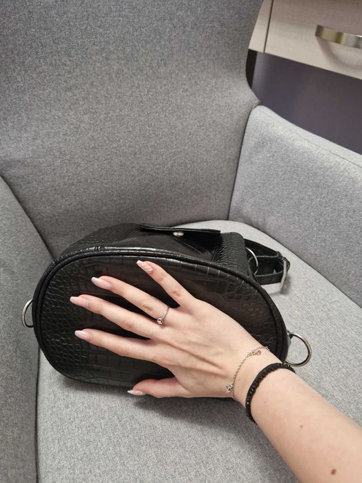 ЧИСТО НОВА кожена чанта