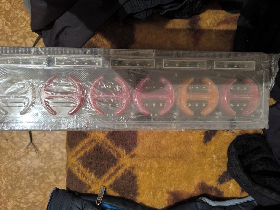 Продам задние фонари