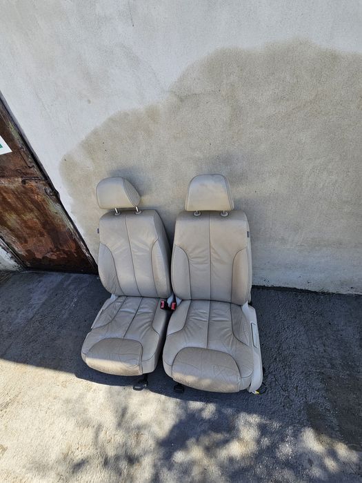 Scaune passat b6,b7 ambele 200 lei