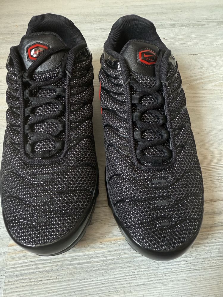 Nike TN Air Max Plus Metal Mesh "Black / Red"