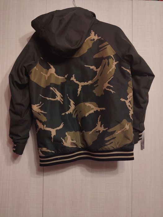 Geacă snowboard/ski BURTON – mărimea M (140-147 cm) 
Stare: foarte bu