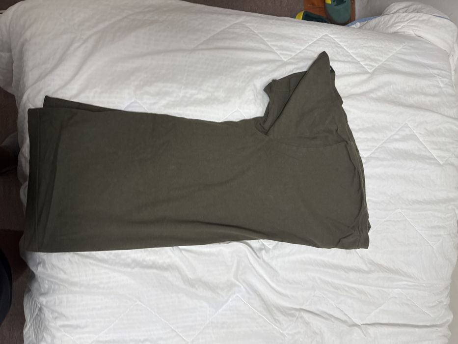 tricou cu culoarea inchisa  fenchurch perfect pentru o plimbare