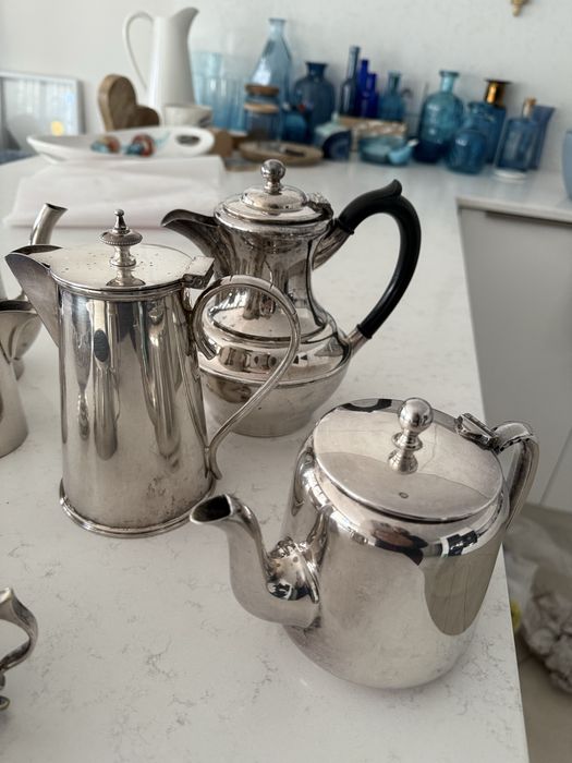 Сребърни/посребрени съдове чайник,канички,свещник бронз