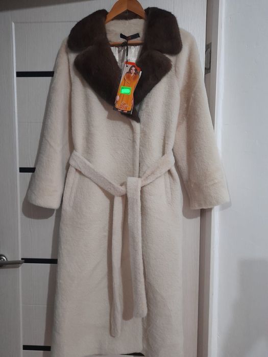 Жағасы натуральной норка Loretta нің пальтосы сатылады