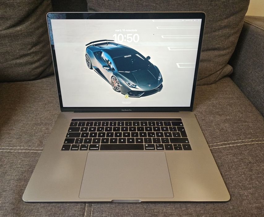 MacBook Pro 15" (Mid-2018) - i7, 16GB RAM, Radeon Pro 555X, SSD 256GB