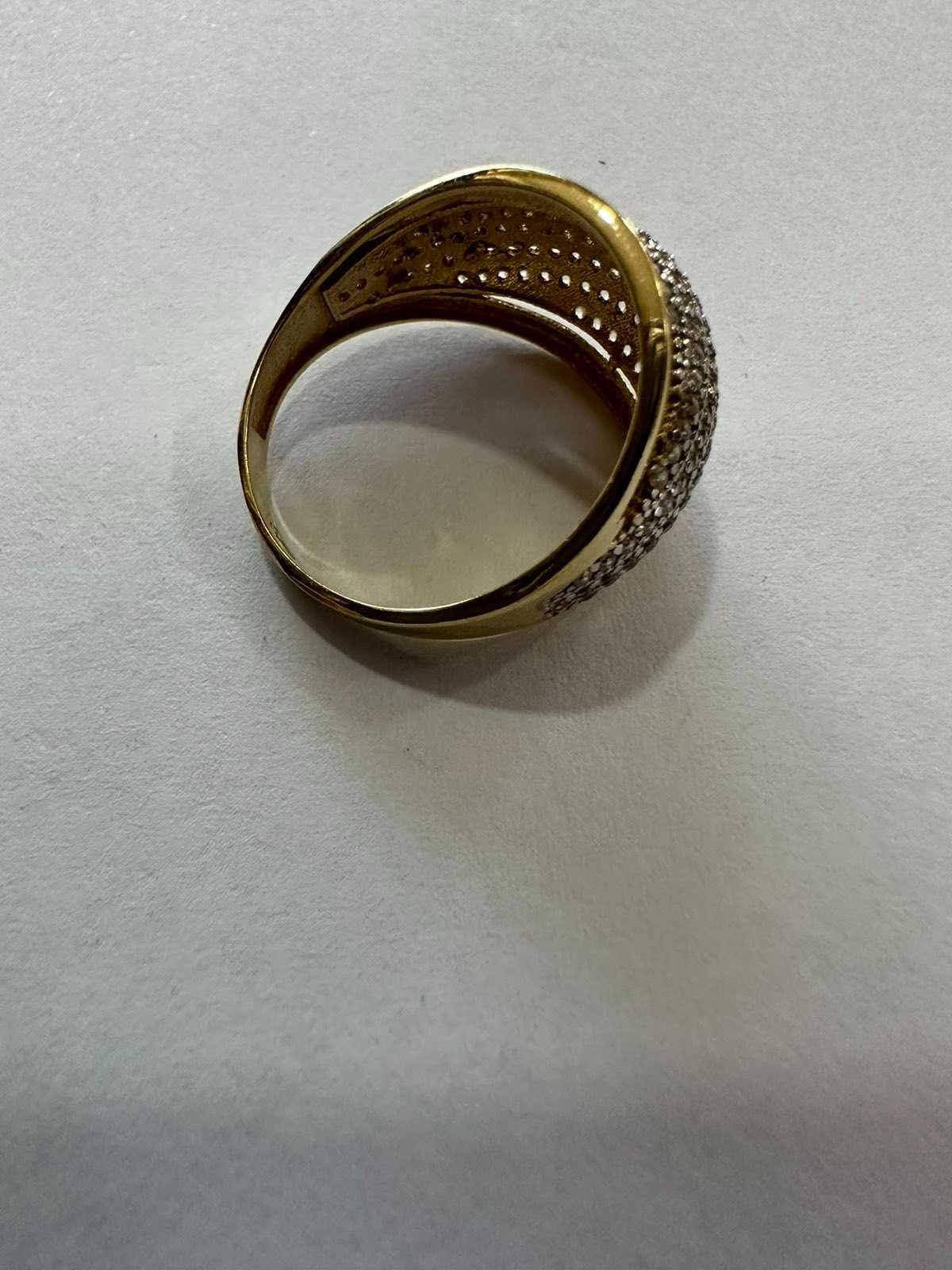 Продавам дамски златен пръстен 14К 585