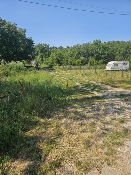 Vand teren intravilan Batoți com . Devesel