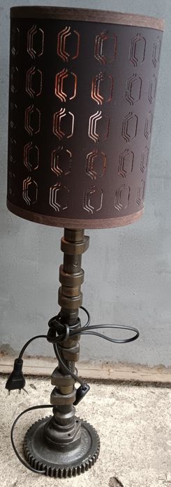 Lampă de birou, ambientala, veioza, artizanala, cu piciorul din ax cu