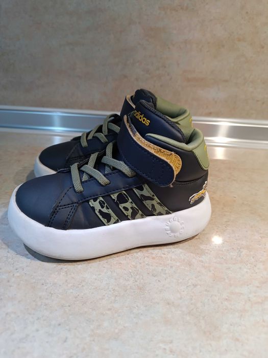 Зимни обувки за момче Adidas #26, 16.5 см стелка