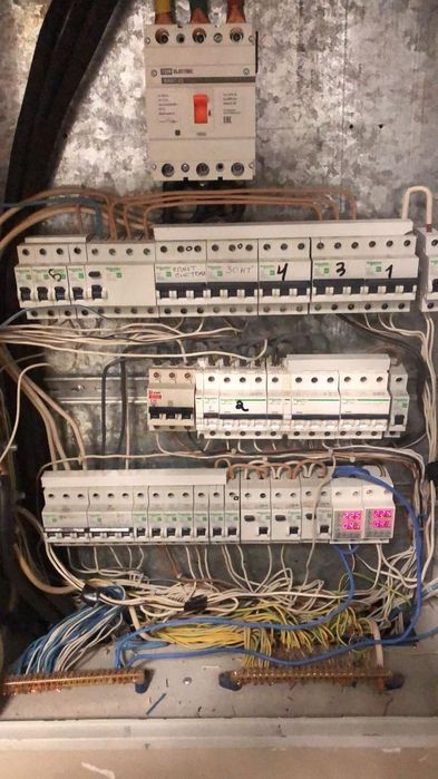 Электрик Опытный электромонтажные работы  услуги Электрика 24/7