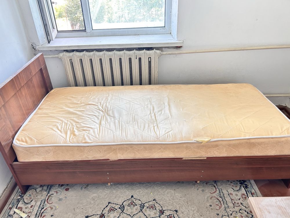 Продвам кровать .