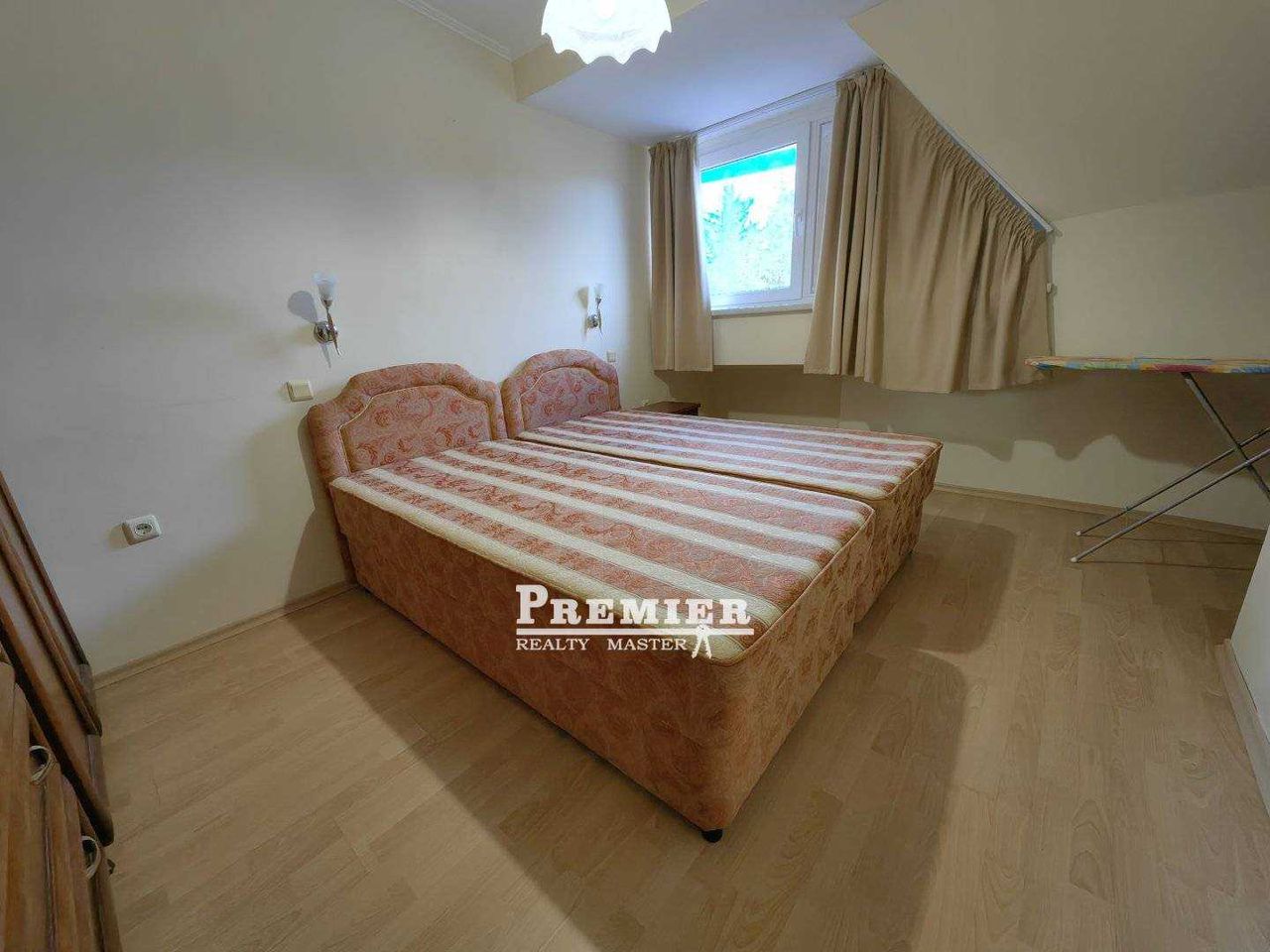 Продава се Двустаен апартамент в к.к. Слънчев бряг - 65 кв.м за 1062 €/кв.м - Снимка #2