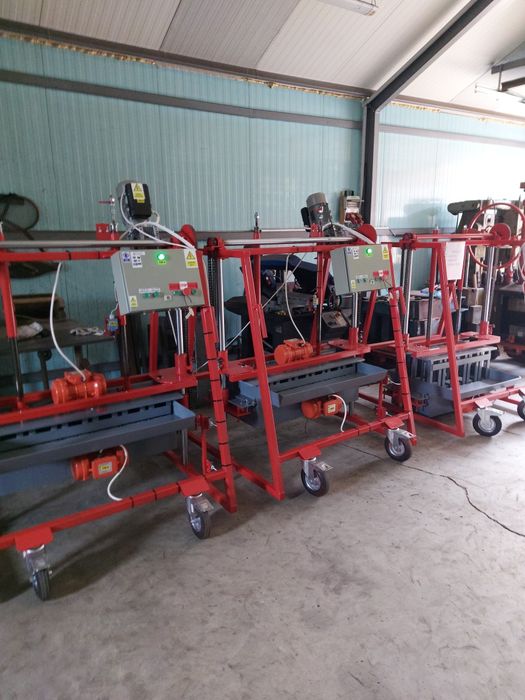 PRESĂ / MASINA boltari / borduri Oferta vacanță